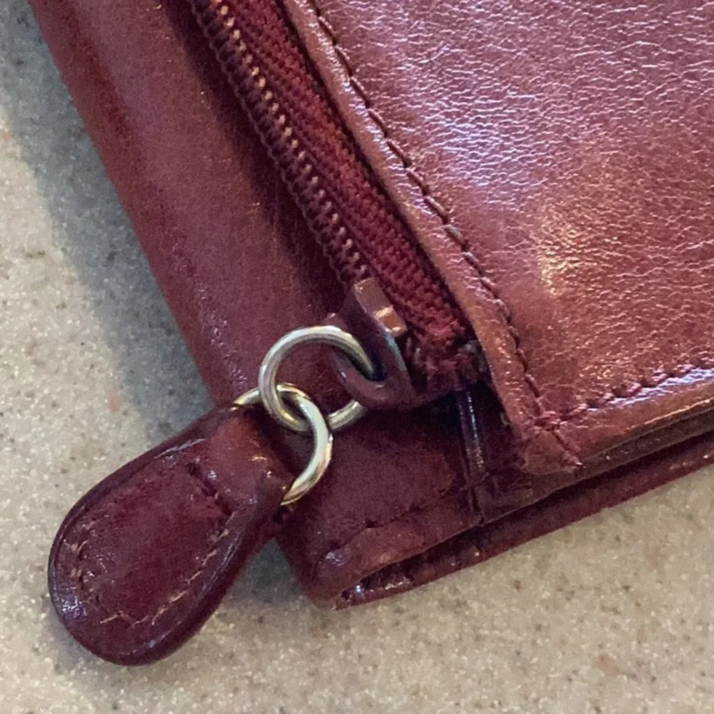 Fossil vintage red, soft genuine leather checkbook wallet - Picture 16 of 16